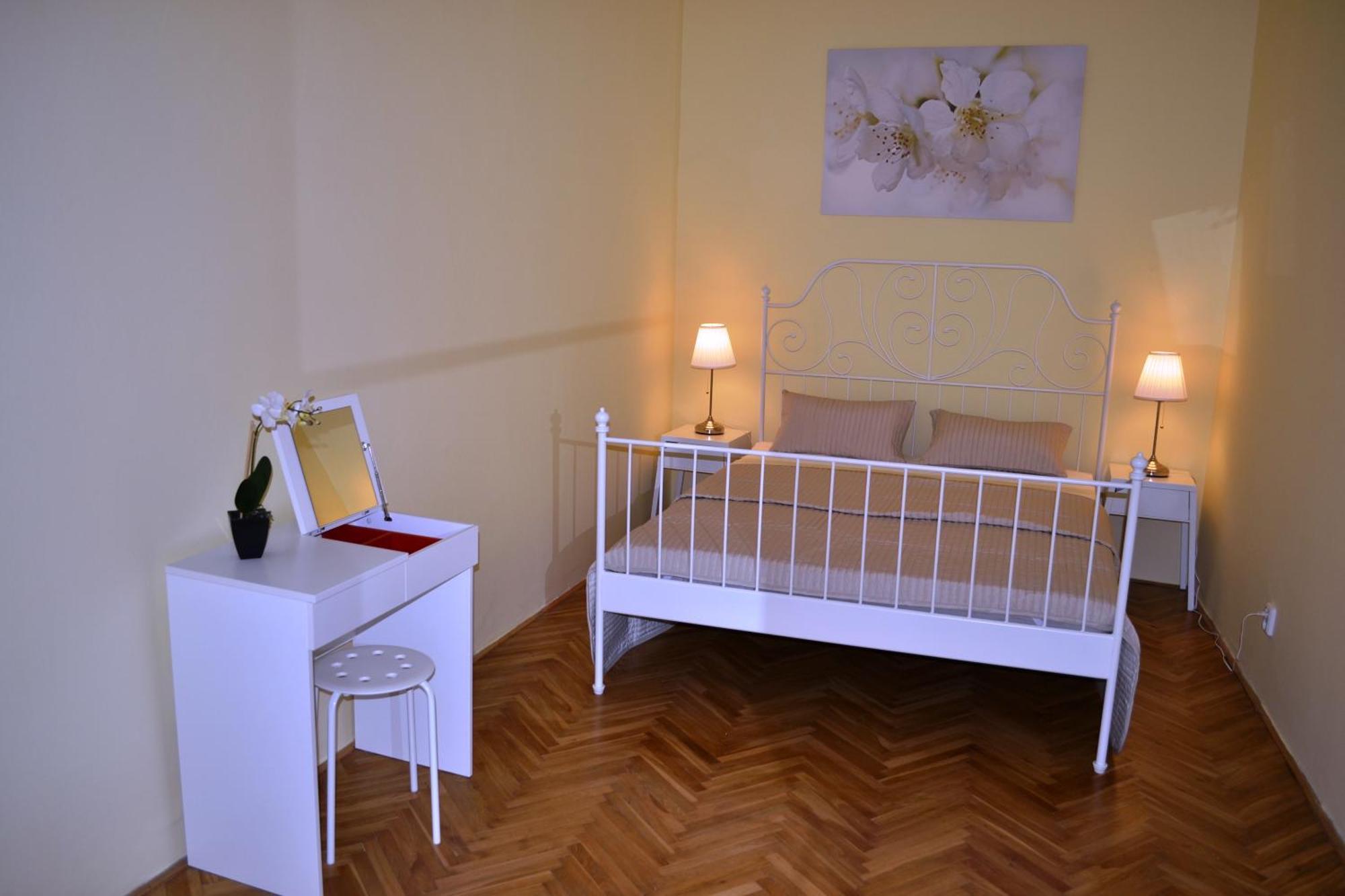 Sunflower 2Bdr Flat By Ruterra Prag Eksteriør billede